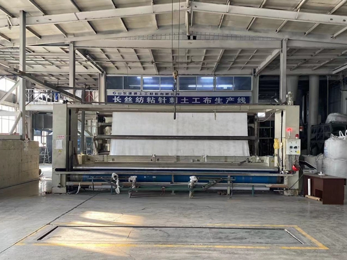 新型糙面土工膜设备生产线