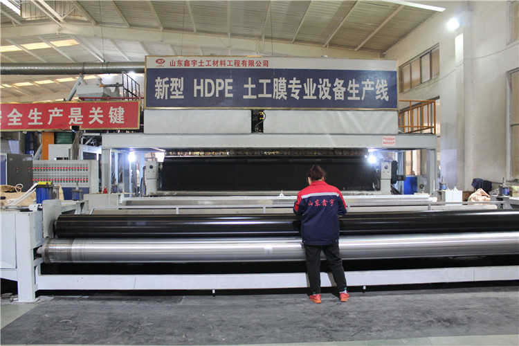 新型HDPE土工膜生产线